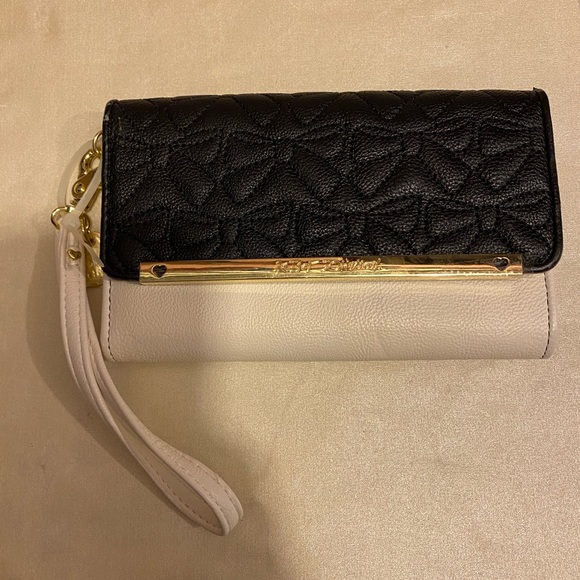 Betsey Johnson black and white wristlet - Picture 5 of 5